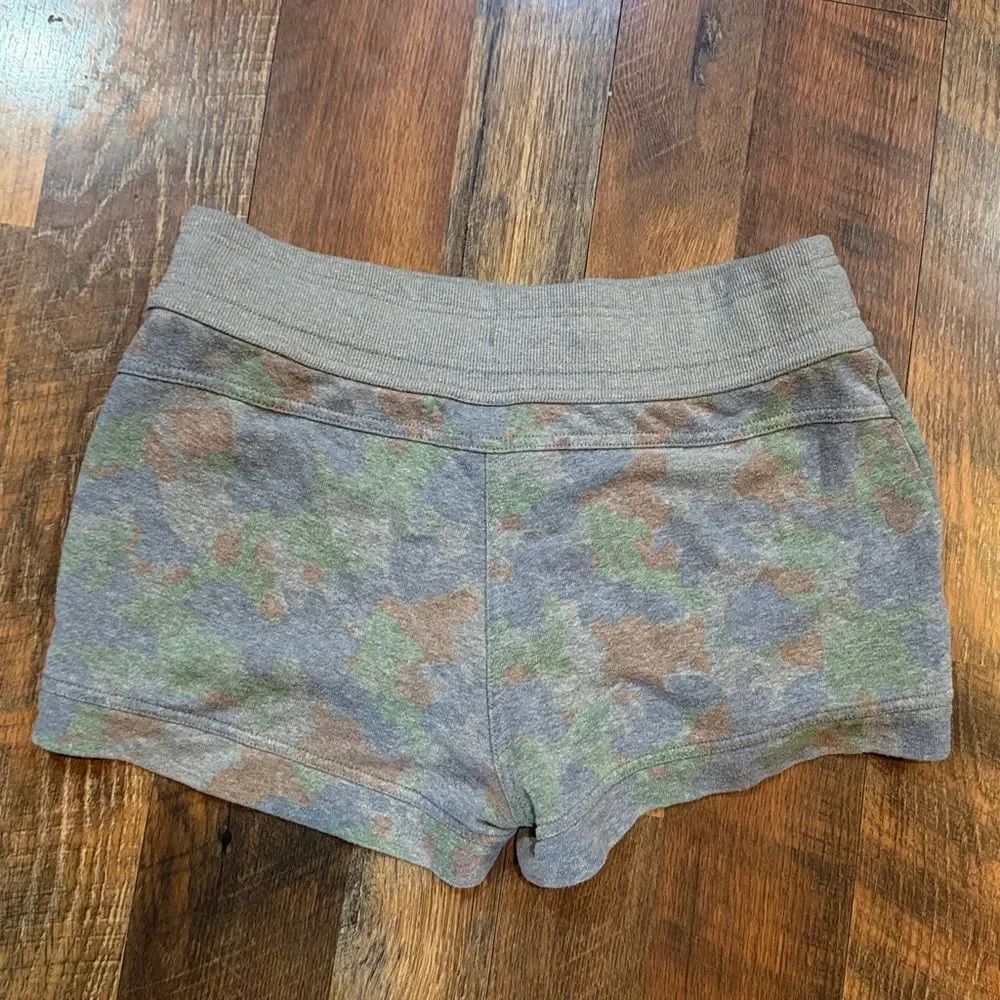 Prana Women's jogger Shorts M (3950) - Picture 4 of 5